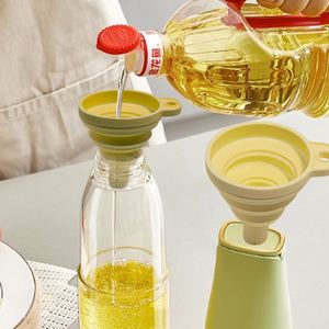 Accessoires de cuisine OEM : Entonnoirs pliables en silicone pour la cuisson quotidienne et le transfert d'eau ou de poudre - Product Image 2