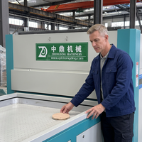 Machine de stratification de membrane de presse sous vide pour le travail du bois produisant des panneaux de porte personnalisés exceptionnels