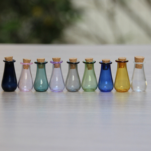 Vente en gros lot liquide clair rose bleu coloré pot à bulles flacon mini souhaitant bouteille en verre avec collier pendentif en borosilicate de liège - Product Image 3