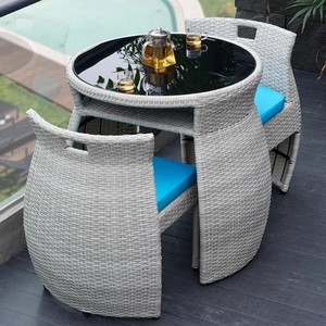 Set da Pranzo in Rattan per Esterni, Set Bistrot Salvaspazio in 2 Pezzi, Tavolo Rotondo e Sedie Impilabili per Giardino e Balcone - Product Image 1