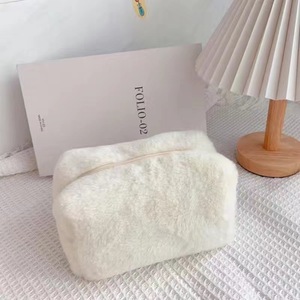 Organisateur de maquillage pliable haut de gamme en peluche avec fermeture éclair pour sac, rangement multi-couches, poignée souple et design mignon - Product Image 5