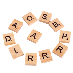 <span class=keywords><strong>Lettres</strong></span> carrées en <span class=keywords><strong>bois</strong></span> massif de haute qualité carreaux en <span class=keywords><strong>bois</strong></span> fabriqués à la main pour la décoration de la maison Art cadeau peint décoration pour l'artisanat - Product Image 2