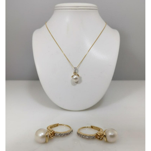 Collar con Colgante de Diamantes y Perlas en Oro de 18 Quilates, Diseño Elegante con Pavé, Joyería Fina - Product Image 2