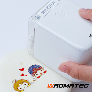Yaomatec Stampante Alimentare a Getto d'Inchiostro per Decorazione Personalizzata di Torte, <span class=keywords><strong>Biscotti</strong></span>, Caffè Latte, Prodotti <span class=keywords><strong>da</strong></span> Forno, con Pennello Colorante e Inchiostro Commestibile - Product Image 1