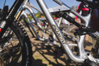 Cadre de VTT personnalisé 6061 AL 27.5 ''29 pouces Cadre de vélo de descente à suspension complète Cadres de vélo de course en usine pour adultes