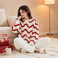 Ensemble de pyjama en sherpa blanc et rouge à chevrons pour femme, demi-velours, chaud pour l'hiver, vêtements de détente deux pièces, personnalisable OEM