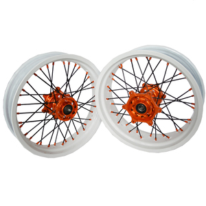 Jantes Supermotard personnalisées avec jante blanche, moyeu orange et rayons noirs EXC 125 250 450 pour KTM - Product Image 2