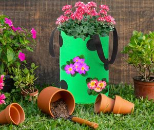 Jardinière Suspendue pour Fraises Upside Down, Sacs de Culture en Tissu de 5 à 10 Gallons, Durables et Écologiques, pour Tomates et Légumes - Product Image 3