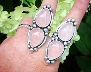 Anillo de piedras preciosas de cuarzo rosa hecho a mano para mujer de Plata de Ley 925 piedra Natural Rosa sólida para bodas o fiestas - Product Image 1