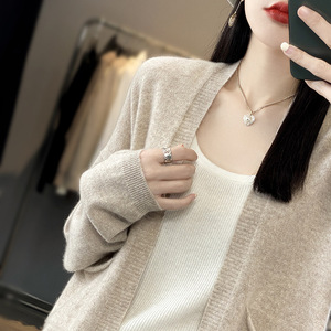 เสื้อคาร์ดิแกนไหมพรมแฟชั่นสำหรับผู้หญิงทรงหลวมสไตล์ลำลอง อุ่นสบาย คอลเลคชั่นใหม่ประจำฤดูใบไม้ร่วง/ฤดูหนาว - Product Image 4