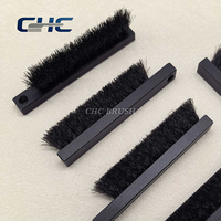 Brosse à bande industrielle en nylon avec base en PP, brosse à bande industrielle pour l'étanchéité à la poussière et le nettoyage des surfaces