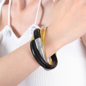 Joyería Personalizada de Alta Calidad, Brazalete de Acero de Titanio con Cadena de Serpiente de Varias Capas para Mujer - Product Image 6