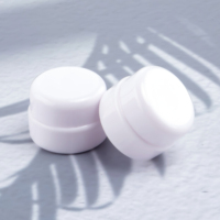 Pot en plastique PP blanc en gros, 5g, pour produits d'art des ongles, pot d'emballage, pot de gel UV, récipient pour gel de construction, pot de vernis à ongles avec spatule