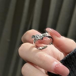 Anillo de Plata de Ley S925 con Diseño Único, Chapado en Oro de 18K, Joyería Ligera y Elegante con Incrustaciones de Circonita Dulce y Fresca - Product Image 5