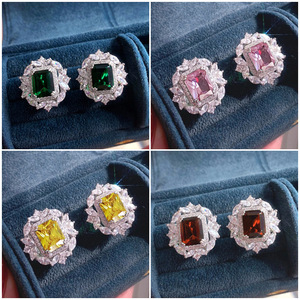 Orecchini a Perno Quadrati con Motivi Floreali per Donne, Stile Vintage da Corte, per Uso Quotidiano, Feste e Regali - Product Image 1