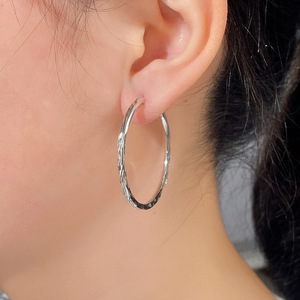 Orecchini a Cerchio Grandi e Semplici per Donne, Accessori per Orecchie Lisci e Rotondi per Uso Quotidiano - Product Image 4