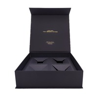 Boîte cadeau magnétique en carton noir de luxe, en forme de livre, avec doublure en éponge, emballage haut de gamme, fond beige clair, laminage mat