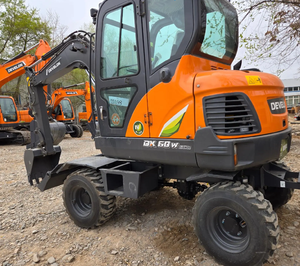 Excavatrice sur chenilles DEVELON DX150W de 14,2 tonnes avec pompe pour la réparation des routes municipales, la pose de canalisations, la construction urbaine et les travaux de terrassement - Product Image 3