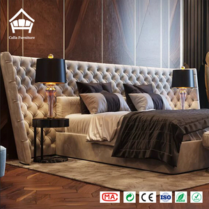 Lit Chesterfield <span class=keywords><strong>de</strong></span> luxe en velours taupe avec tête <span class=keywords><strong>de</strong></span> lit capitonnée en losanges, banquette incurvée sur mesure tout-en-un pour manoir - Product Image 2
