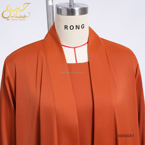 Set Abaya Aperto in Due Pezzi per Donna Personalizzato OEM ODM in Raso Stropicciato con Abito Interno - Product Image 3