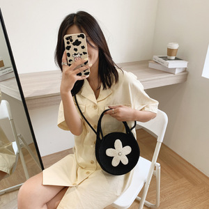 Women's Korean style cute knitted <b>handbag</b>, trendy women's student shoulder bag, crossbody <b>small</b> round bag, wholesale. - Product Image 2