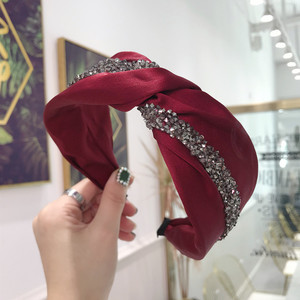 Nuovi accessori per fasce per <span class=keywords><strong>capelli</strong></span> primavera estate fascia per <span class=keywords><strong>capelli</strong></span> con avvolgimento a <span class=keywords><strong>strisce</strong></span> di diamanti nuova fascia per <span class=keywords><strong>capelli</strong></span> con bordo largo in tessuto tinta unita - Product Image 1
