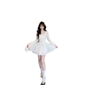 Vestido de Noche Estilo Princesa con Encaje Francés, Cintura Imperio, Escote Corazón, Malla Vintage, Flores y Detalles Midi Cómodos - Product Image 5