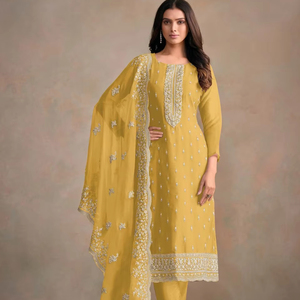 Heavy Silk Con Embro Work Sleeves Heavy Pant y Dupatta Ready Stock Disponible a Bajo Precio de Mercado - Product Image 1