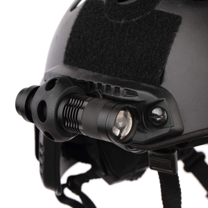 Tactische Helm Zaklamp Klembevestiging 360 Graden Quick Release Universele Rail Helm Licht TorchHolder Adapter voor Snelle Helm - Product Image 3