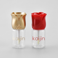 Récipient vide luxueux de rouge à lèvres de 15ml avec un tube de brillant à lèvres en forme de rose rouge