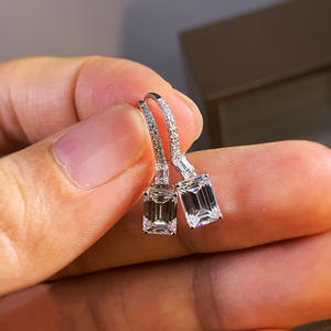 Orecchini in Oro Bianco con Diamanti Taglio Smeraldo Colore D Naturali Certificati GIA Gioielli Classici da Matrimonio per Donne - Product Image 3