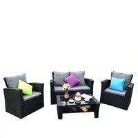 Ensemble de meubles de patio 4 pièces en rotin PE, comprenant un canapé deux places, 2 fauteuils et une table basse en verre avec étagère, coussins gris, pour l'extérieur