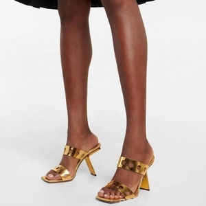 Sandalias de mujer con doble correa y tacón de cuña alto, estilo mule con punta cuadrada abierta, de charol, para fiesta - Product Image 1