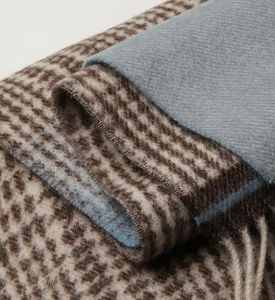 Bufanda Reversible de Doble Diseño, un Lado con Patrón de Pata de Gallo y el Otro Lado con Color Sólido, con Borlas a Juego - Product Image 2