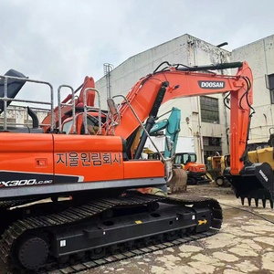 Excavatrice hydraulique d'occasion DOOSAN DX300LC-9C de 30 tonnes, de pointe, pour le déchiquetage précis des zones inondées - Product Image 1