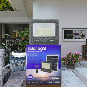 ไฟสปอร์ตไลท์ LED พลังงานแสงอาทิตย์ 300W และ 200W แสงวอร์มไวท์ พร้อมรีโมทคอนโทรล ตัวเรือน ABS/พลาสติก ได้รับมาตรฐาน ROHS ระดับ IP66/IP67 สำหรับบ้านและสวน - Product Image 3