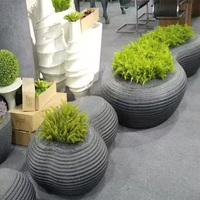 Pot Bunga Tanaman Hijau Gaya Klasik Fiberglass Ramah Lingkungan Tahan Lama Ukiran Tangan Dekoratif Rumah Dalam Ruangan Taman Pusat Perbelanjaan