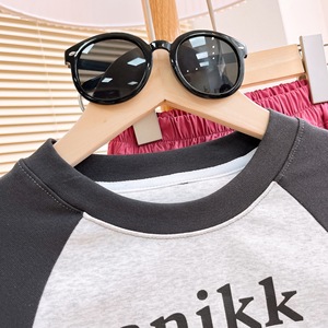 2025 primavera autunno camicia a maniche Raglan con stampa d'amore per bambini e <span class=keywords><strong>pantaloni</strong></span> <span class=keywords><strong>Cargo</strong></span> da ragazza Set Casual in due pezzi - Product Image 3