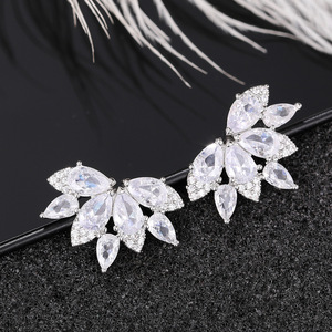 Orecchini da Donna con Foglie Floreali e Zirconia Cubica, Stile Sposa, Gioielli alla Moda - Product Image 3