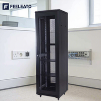 Armoire de serveur 19 pouces à haut débit d'air avec porte en verre trempé, en acier SPCC robuste et revêtement en poudre, pour déploiement en centre de données haute densité