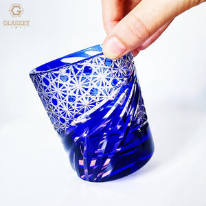 Edo Kiriko Tasse à <span class=keywords><strong>whisky</strong></span> Locke en verre cristal à motif de dragon d'eau qui coule faite à la main - Product Image 2