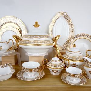 Juego de cena de estilo checo dorado con incrustaciones de <span class=keywords><strong>porcelana</strong></span> en relieve - Product Image 1