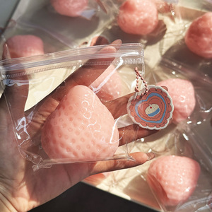 Jouets à presser en forme de fraise doux et mignons, cadeaux pour enfants et adultes, jouets anti-stress Kawaii en forme de fraise, jouets squishy en forme de fraise - Product Image 5