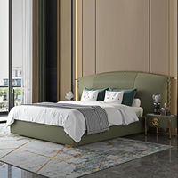 Ensemble de chambre à coucher avec lit double en cuir véritable capitonné, design italien moderne et luxueux, cadre en bois de pin