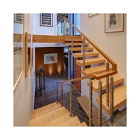 Escalier droit d'intérieur à capacité élevée, section unique, pour loft, bibliothèque ou salle résidentielle