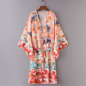 ชุดว่ายน้ำบิกินีชุดคลุมสำหรับผู้หญิงพิมพ์ลายดอกไม้สีชมพู - Product Image 1