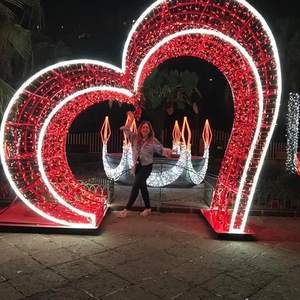 Luces de arco en forma de corazón 3D que cambian de color con efectos decorativos LED para entradas de jardín, fiestas navideñas y noches festivas - Product Image 1