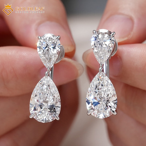 Boucles d'oreilles pendantes Goldleafgem en or blanc 18 carats avec diamant de laboratoire taille poire certifié IGI - Product Image 2