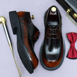 Zapatos de cuero suave para hombre, elegantes y de lujo, con textura mate y diseño retro de punta redonda. Estilo poco visto. - Product Image 3