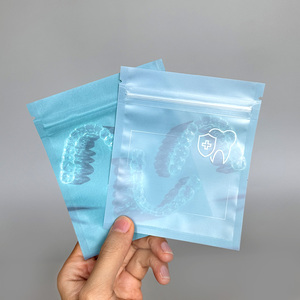 Sac d'emballage refermable personnalisé mat un côté transparent fermeture à glissière sac transparent aligneurs transparents sacs en mylar zip-lock thermoscellés - Product Image 5